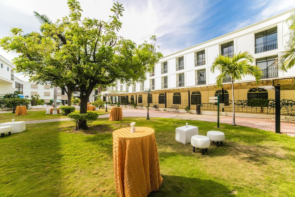 The Knutsford Court Hotel Kingston Exteriör bild